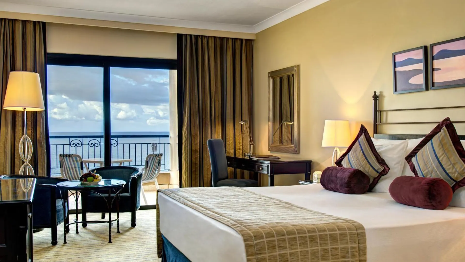 Corinthia St George'S Bay Hotel Saint Julian's